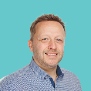 Simon Elliot headshot